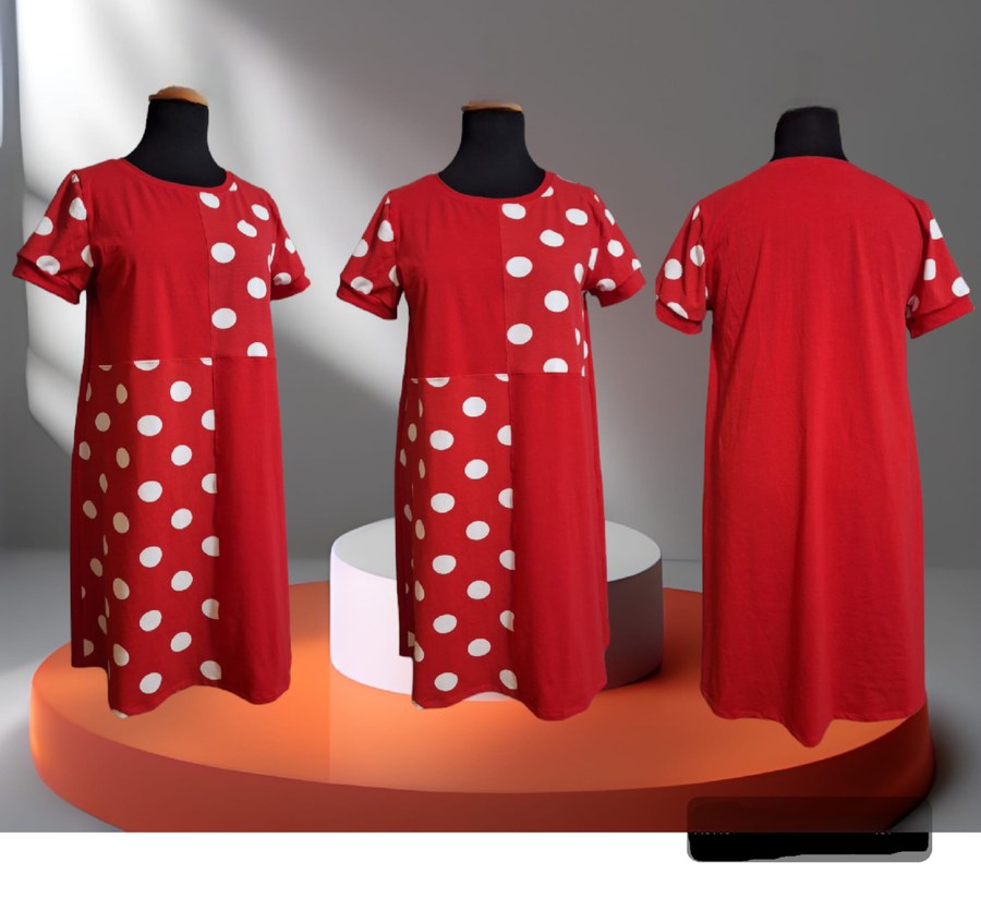 Crvena haljina s točkicama